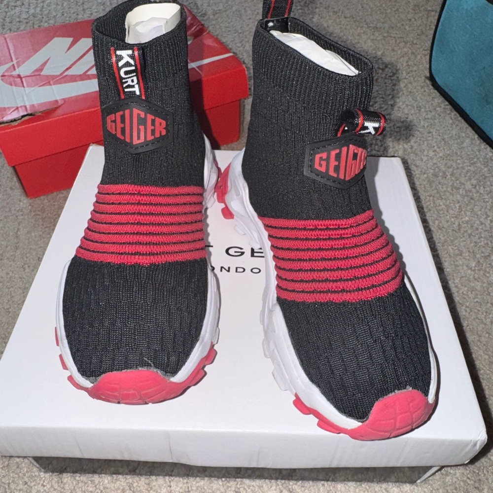Kurt Geiger Kids Mini Lettie Knit sneaker Toddler size 11m